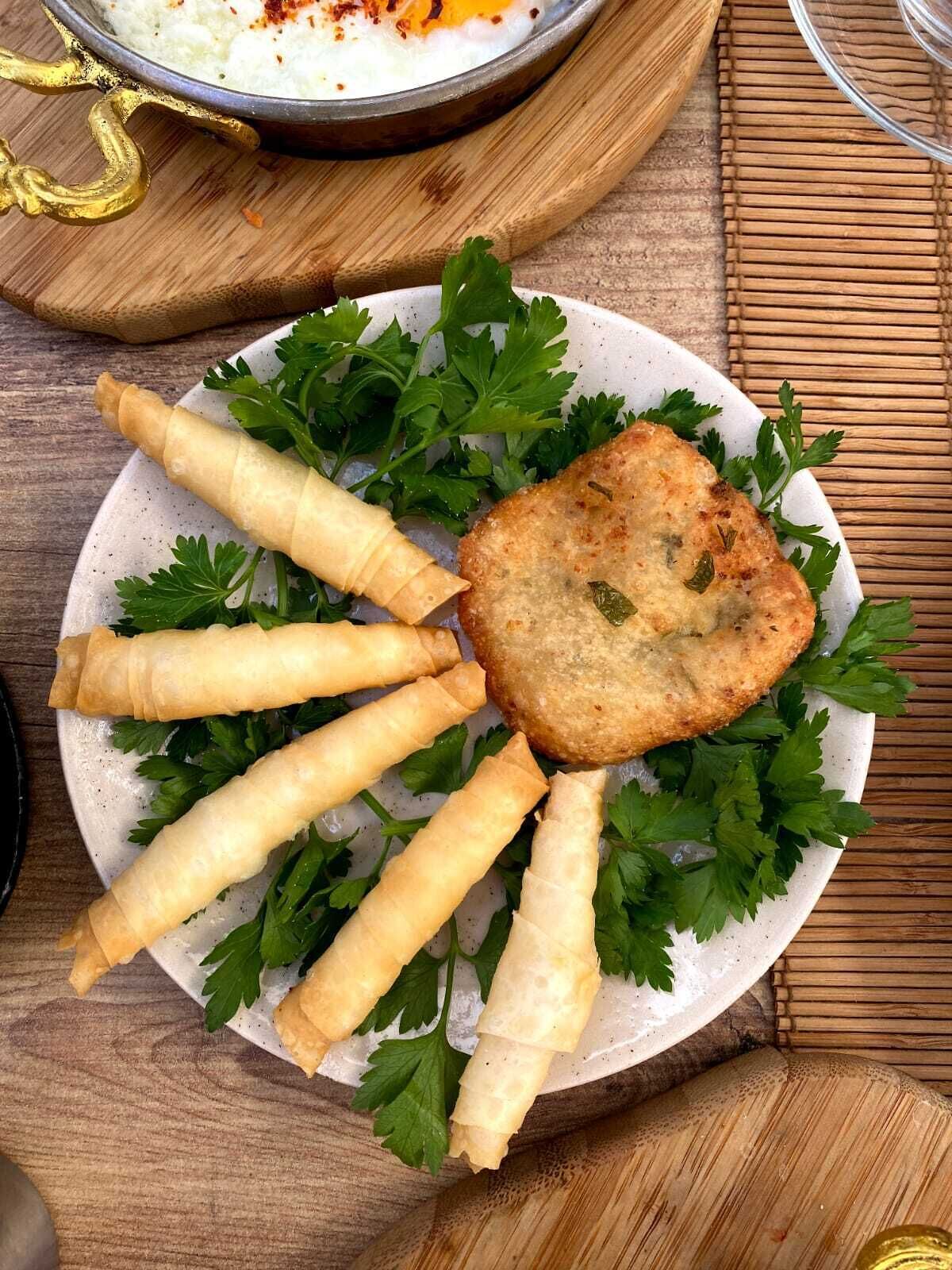 free daily full breakfast