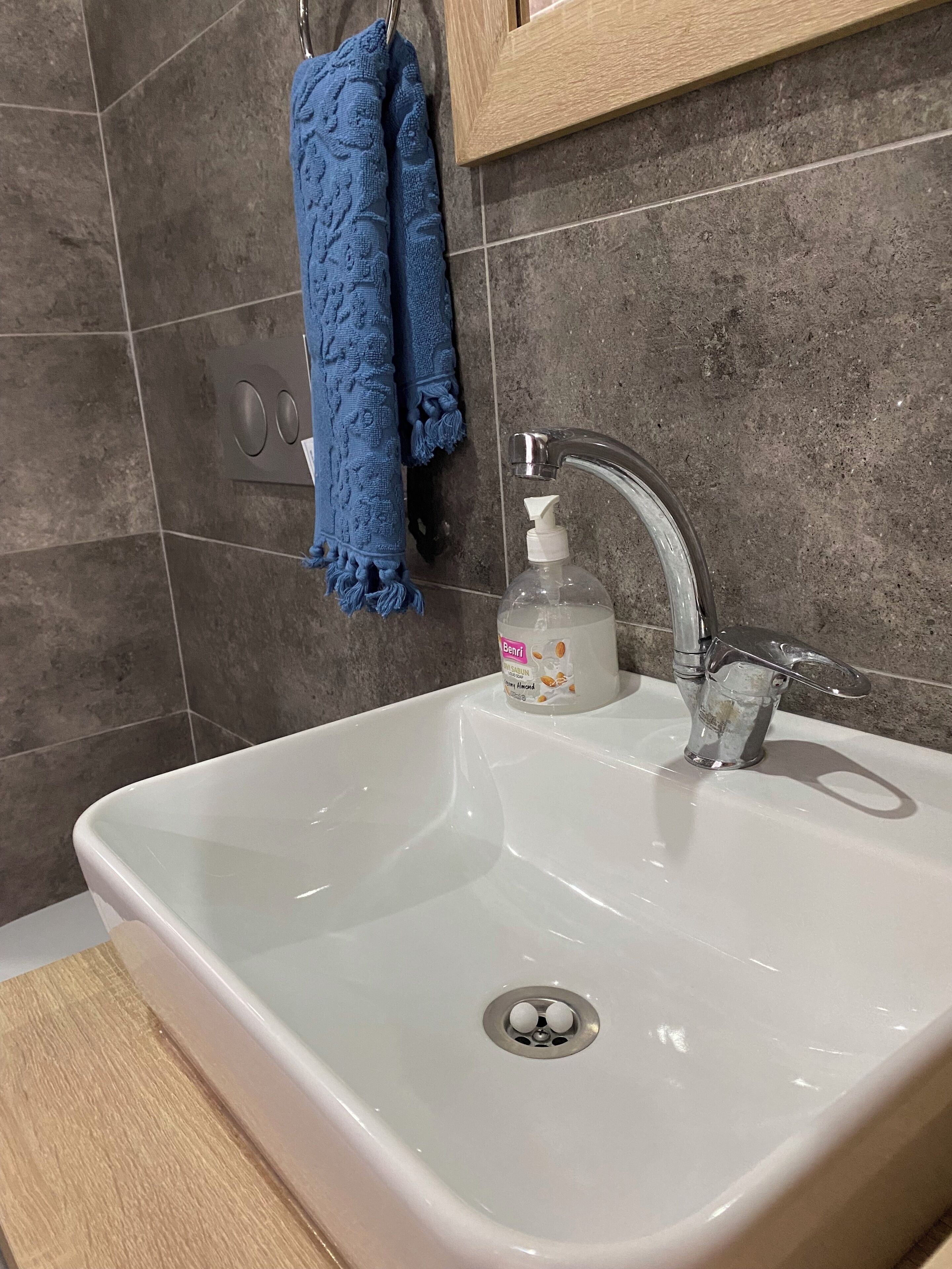 royal room | 1 bedroom, blackout curtains, iron/ironing board, free wifi