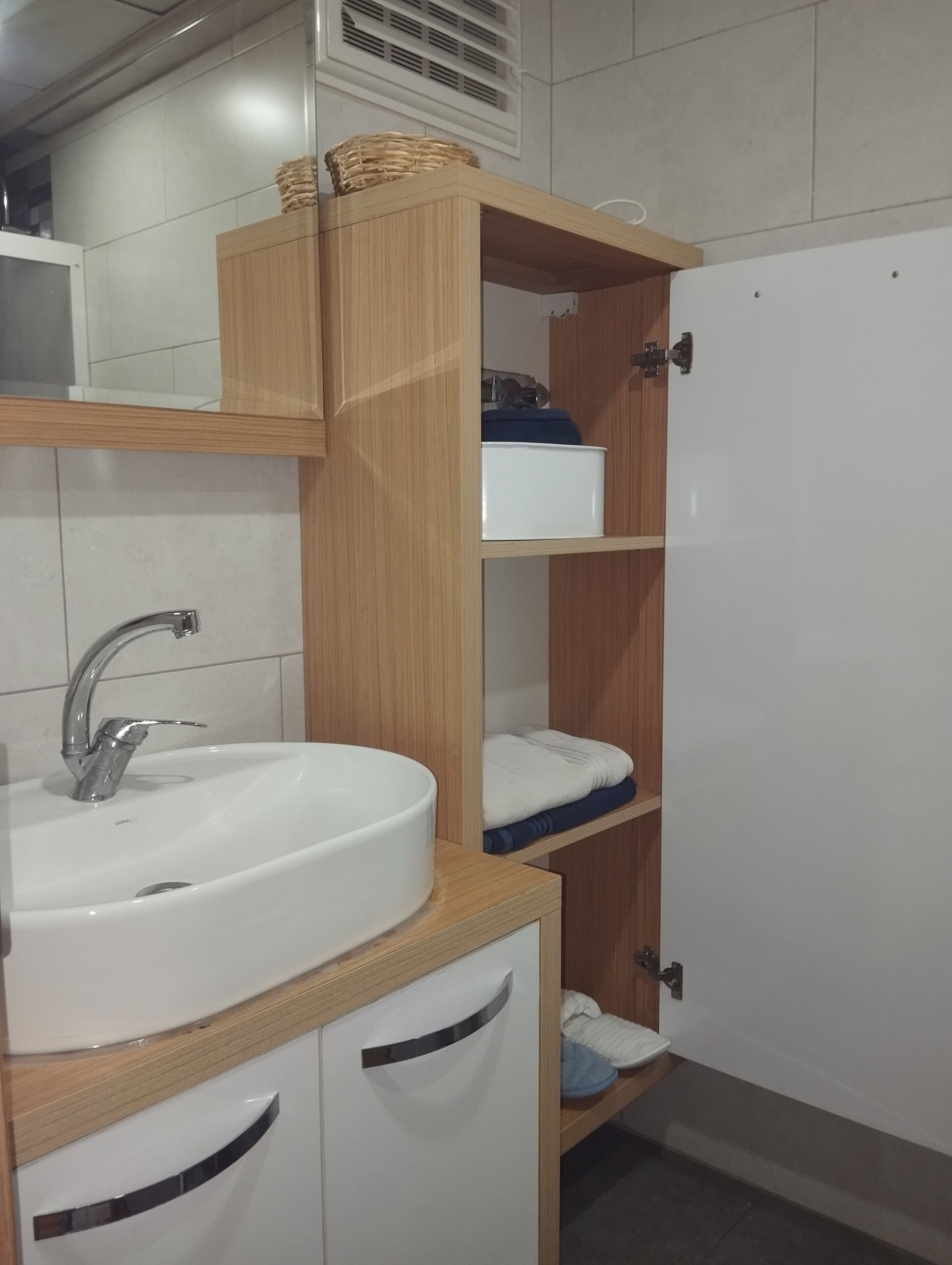 family quadruple room | bathroom | shower, rainfall showerhead, free toiletries, hair dryer