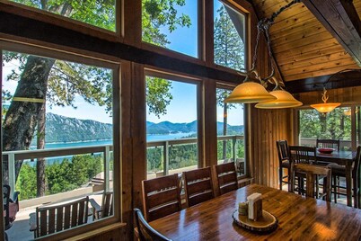 Private luxury custom Lodge with the best view of Lake Shasta and Shasta Caverns