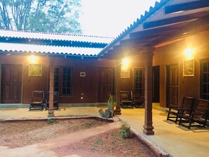 Courtyard - Jaye Eco Lodge (Habarana)