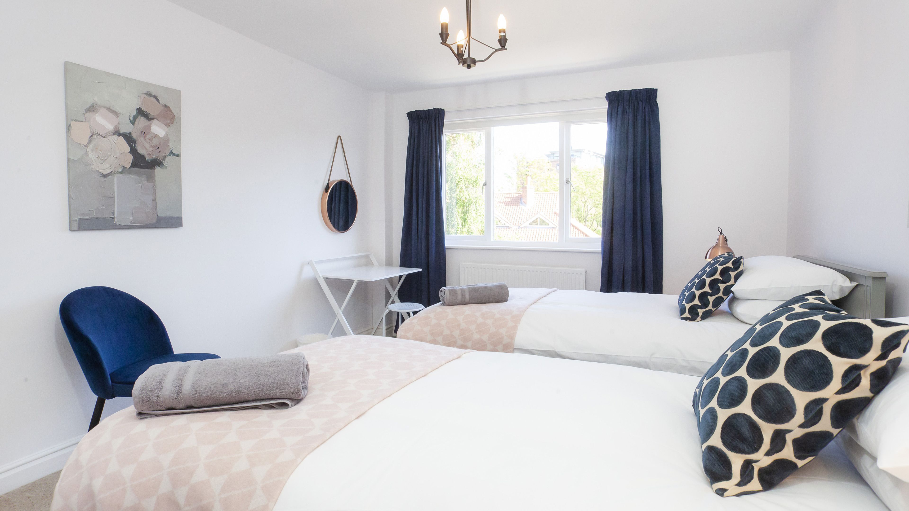 3 bedrooms, iron/ironing board, WiFi, bed sheets