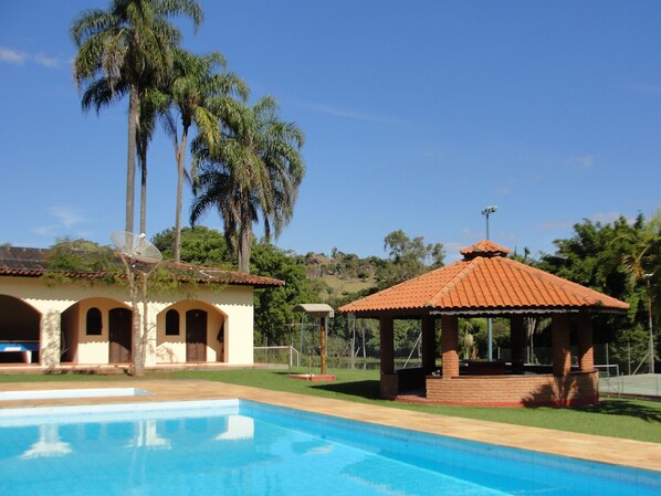 Outdoor pool, a heated pool