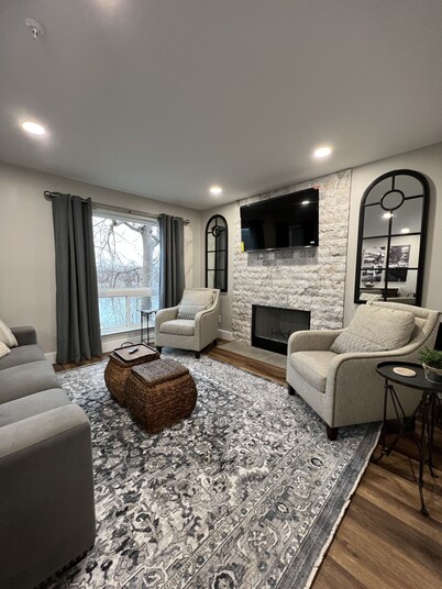 Walking Distance to Broadway! Fully Renovated Condo on the River, Free Parking