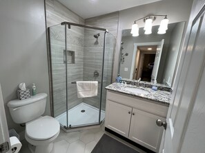 Combined shower/bathtub, hair dryer, towels, soap - Walking Distance to Broadway! Fully Renovated Condo on the River, Free Parking (Nashville)