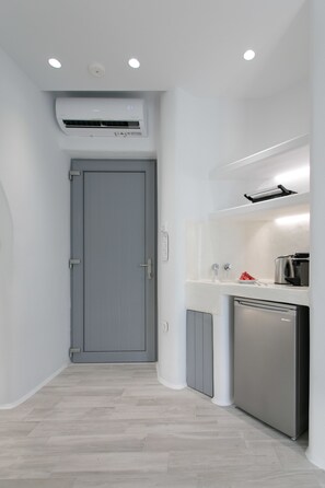 Chambre Double Supérieure | Coin cuisine privé | Réfrigérateur, plaque de cuisson, machine à expresso