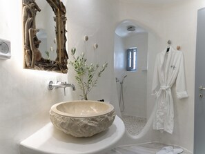 Superior Double Room | Bathroom shower