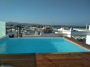 Seasonal outdoor pool, sun loungers - Majestique of Naxos Βoutique Ηotel (Naxos)