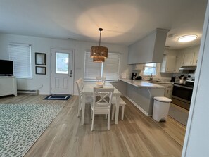 Refrigerador, microondas, parrilla de estufa y lavavajillas 