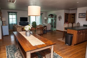 Dining - Austin's Pointe is just a short walk to the beach. Ocean and sound views. (Hatteras)