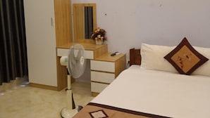 Double Room | Minibar, desk, free WiFi - Nha Nghi Hoang Gia (Hanoi)