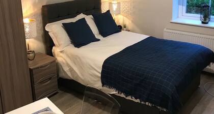 Flat 1 Helena House, 1-bed, Sleeps 2, Garden