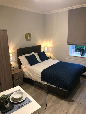 Apartment | 1 bedroom, iron/ironing board, free WiFi, bed sheets - Flat 1 Helena House, 1-bed, Sleeps 2, Garden (Reading)