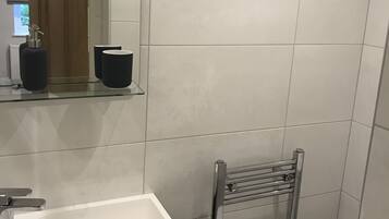 Apartment | Bathroom | Shower, hair dryer, towels