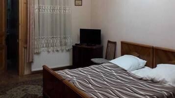 3 bedrooms, iron/ironing board, WiFi