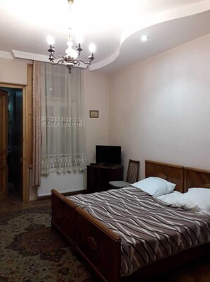 3 bedrooms, iron/ironing board, WiFi
