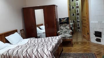 3 bedrooms, iron/ironing board, WiFi