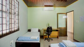 5 bedrooms, in-room safe, iron/ironing board, WiFi