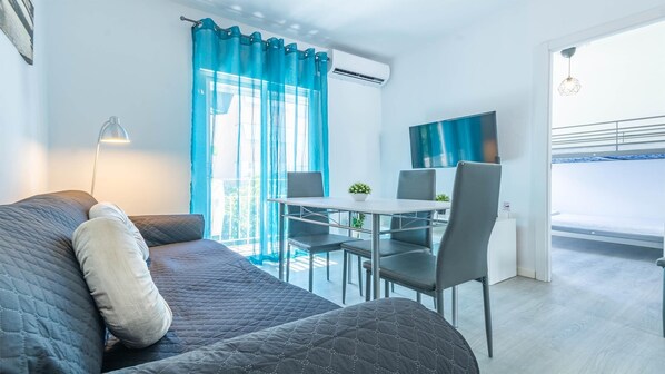 TV - Santa Justa Apartment ⭐⭐⭐ (Sevilla)