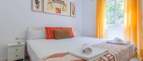 3 bedrooms, iron/ironing board, Internet, bed sheets