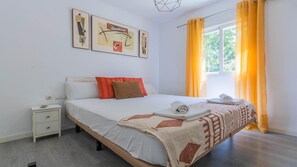 3 bedrooms, iron/ironing board, Internet, bed sheets