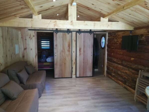 Interior - the trapper's cabin (Manciet)