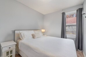 2 bedrooms, desk, iron/ironing board, travel crib