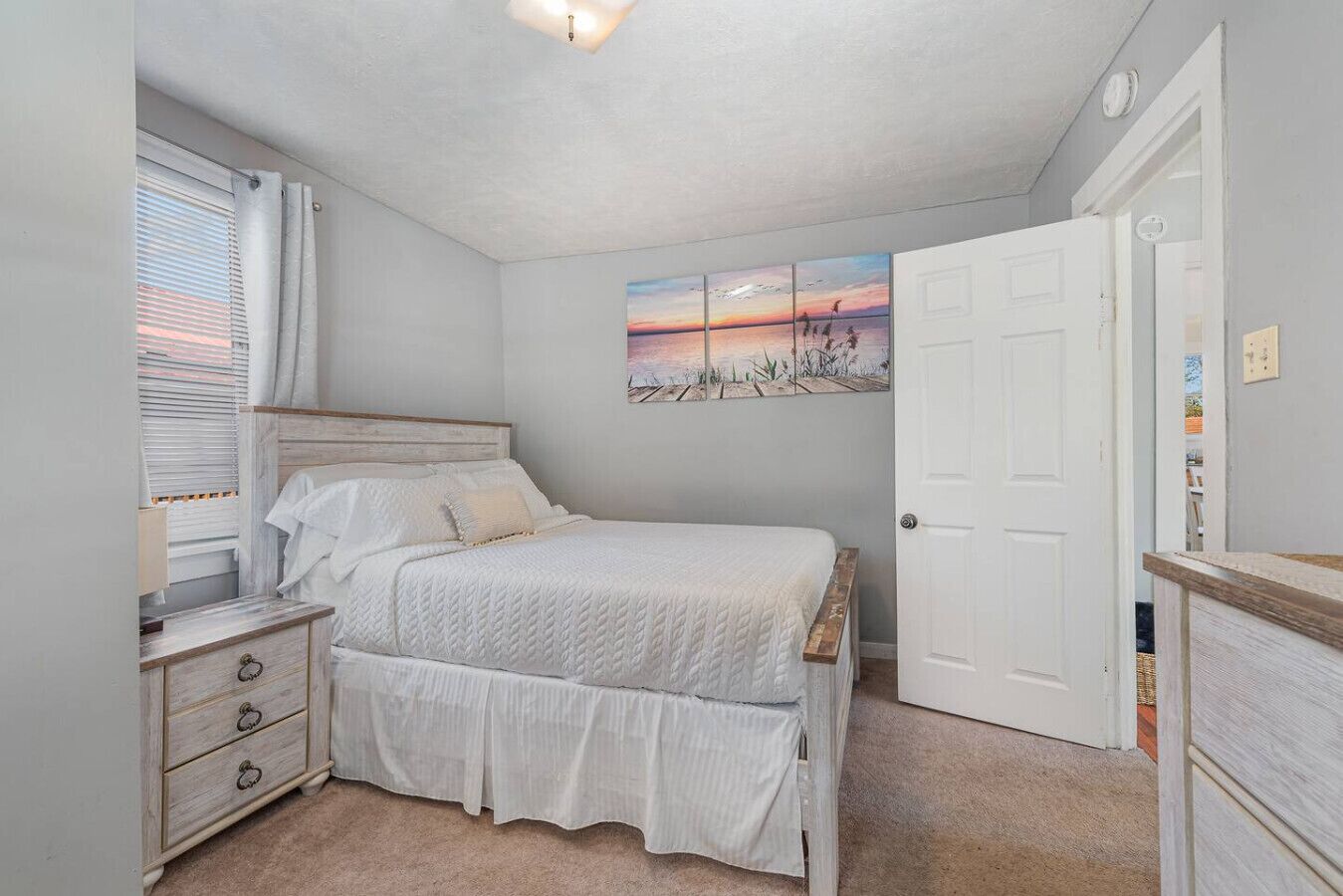 2 bedrooms, desk, iron/ironing board, travel crib