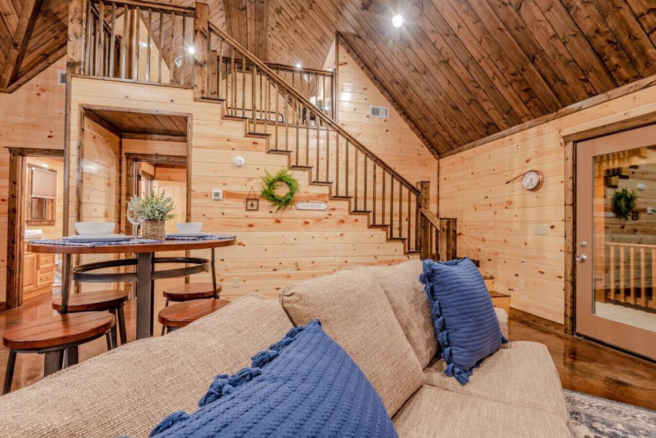 Televisión y chimenea 