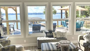 Smart-TV, Kamin, Videospiele, DVD-Player