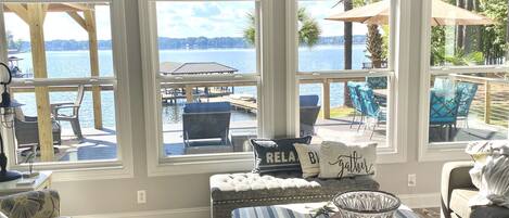 Smart TV, lareira, videogames, DVD player