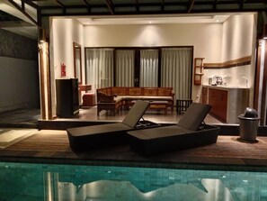 Habitación doble Deluxe, 1 cama King size, junto a la alberca (Muaya House) | Ropa de cama de alta calidad y caja de seguridad en la habitación 