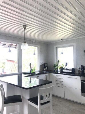 Fridge, oven, stovetop, dishwasher - Modern accommodation by the sea with swimming pool (Karlskrona S)