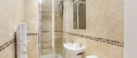 Hårtork och handdukar