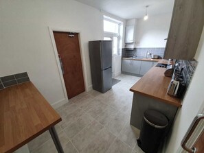 Private kitchen - Bath House near Stoke Mandeville hospital (Stoke-on-Trent)