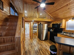 ثلاجة، ميكروويف، فرن، موقد طهي مسطح