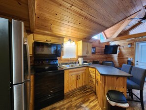 ثلاجة، ميكروويف، فرن، موقد طهي مسطح