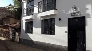Exterior detail - Apartment in Historic Center, Amazing city View. (Cusco)