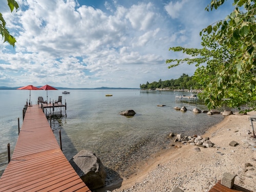 Henkeäsalpaavat näkymät järvelle