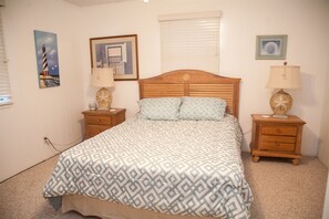 2 bedrooms, WiFi - 2B/1BA  Upstairs - 1B/1BA Downstairs - Cottage - Canafront - No Pets/No Smoking (Hatteras)