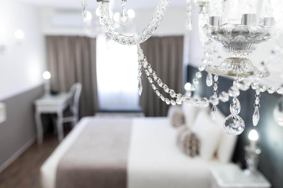 Hypo-allergenic bedding, down duvets, pillow-top beds, minibar