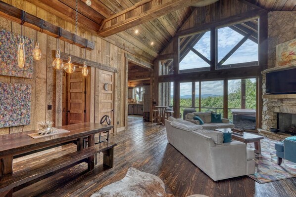 Smart TV, fireplace