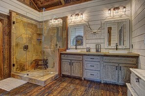 Dusche, Handtücher, Toilettenpapier