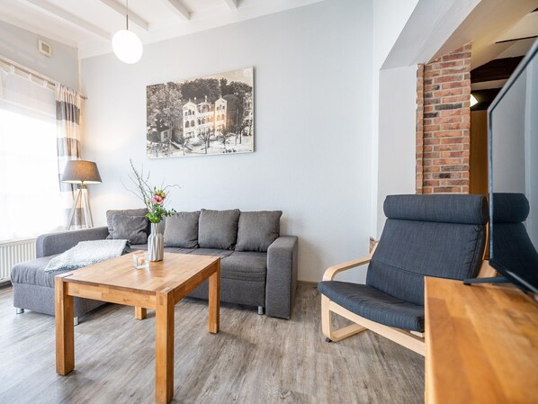 Unclassified image, 1 of 22, button