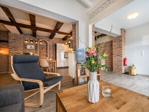 Unclassified image, 4 of 22, button