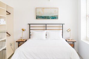 1 bedroom, iron/ironing board, free WiFi, bed sheets - Bright & Spacious Loft Steps to the Freedom Trail (Boston)