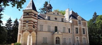 RELAY OF HUNTING IN PROPERTY OF HUNTING WITHIN A CASTLE