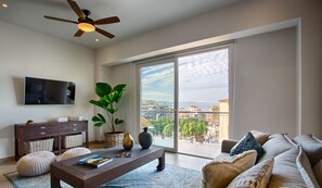 Top floor condo with luxury decoration - Luxury Ocean View Condo | Pools, Hot Tubs, Gym, BBQ, Walk To The Beach (Puerto Vallarta)