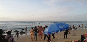 Rannalla, rantapyyhkeitä