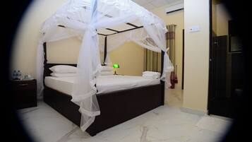 10 bedrooms, iron/ironing board, free WiFi